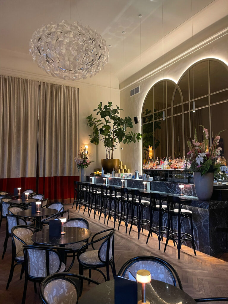 NewPlacesToBe_Madonna_restaurant_Antwerpen_02